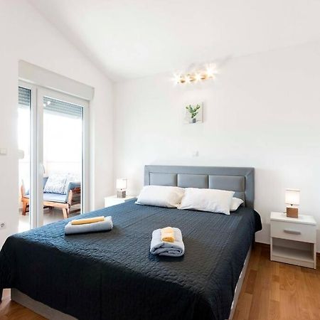 Cozy Apartment With Private Parking Medulin Exteriér fotografie